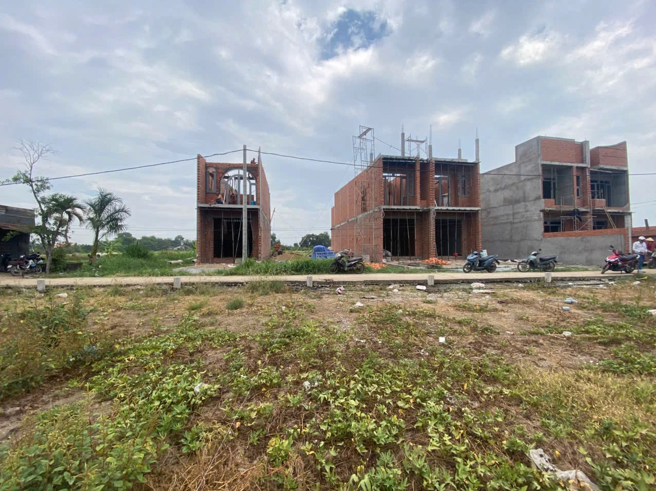 8 nền bán 2 còn 6 nền Đường 2m5 long trạch