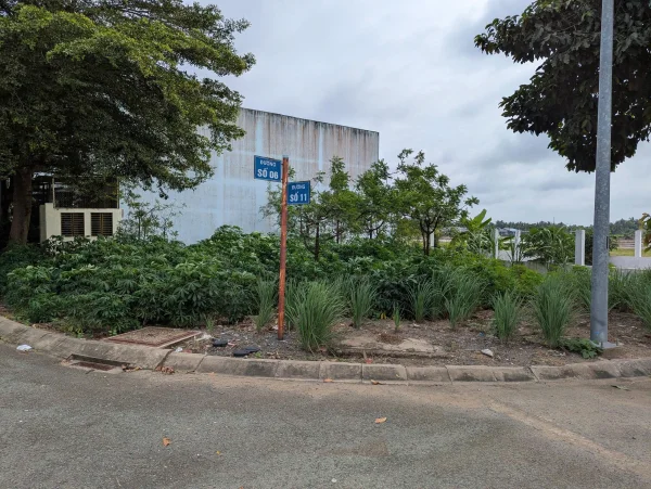 Bán lô góc khu dân cư Nam Long Bến Lức Long An 8x18