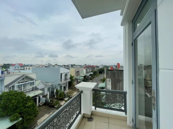 Bán nhà 1trệt 2 lầu ngay chợ hưng long bình chánh hcm