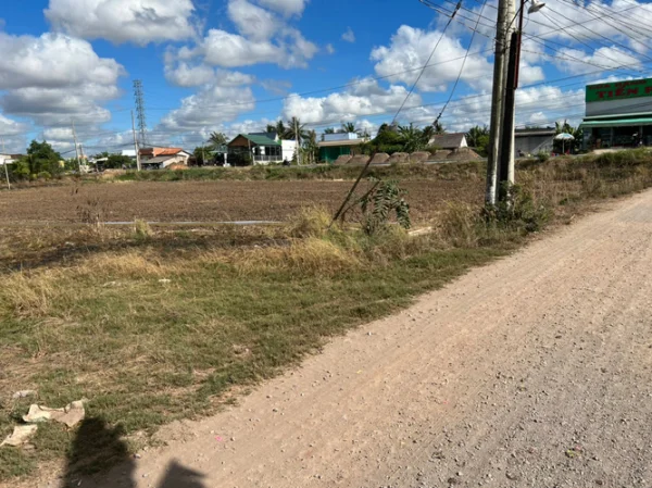 Bán lô đất ngay QL1A 5x27m giá 2 tỷ thương lượng thị trấn Bến Lức