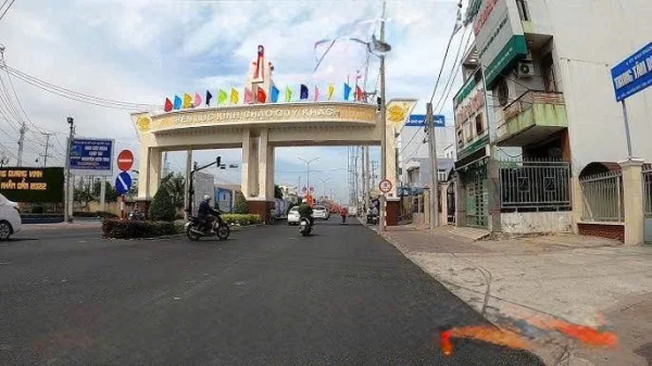 Đất lúa mặt tiền đường, gần chợ Bến Lức, xe hơi vào tận nơi