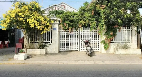 Bán mặt tiền 9x28 m view bờ kè đường 826c gần chợ Phước lại